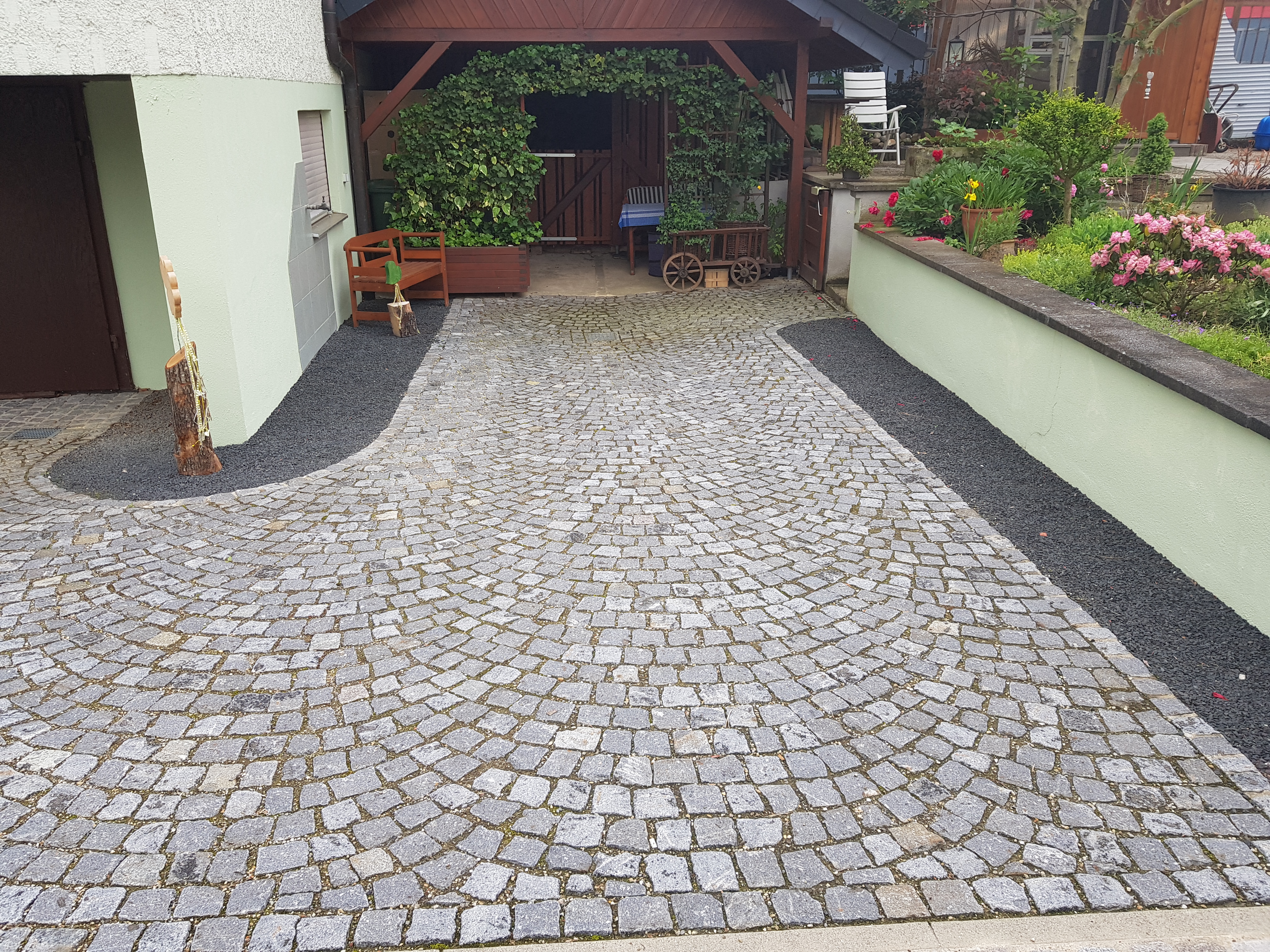 Garageneinfahrt_ Naturstein_Segmentbogen