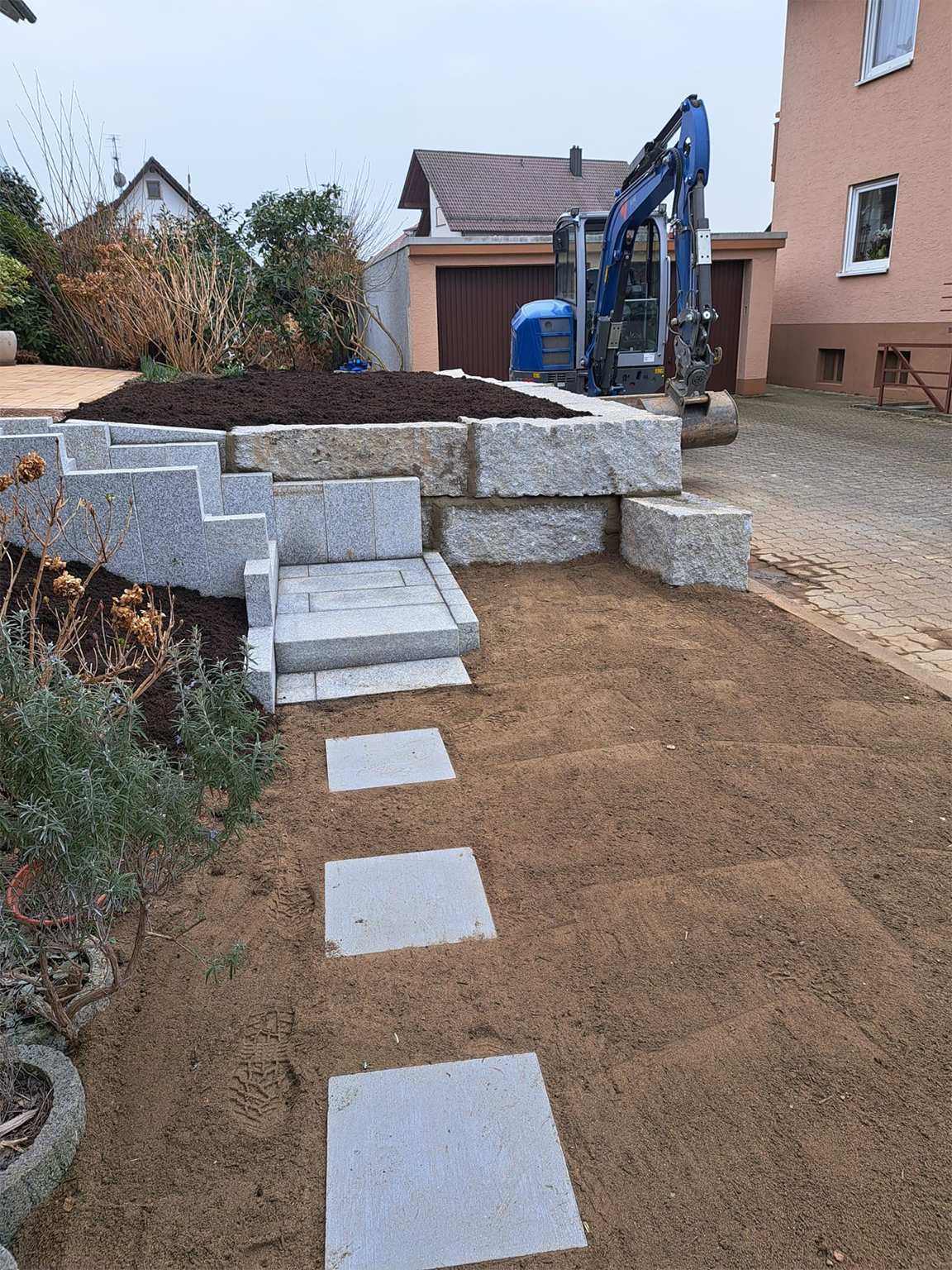 Granit Quadersteine gesetzt