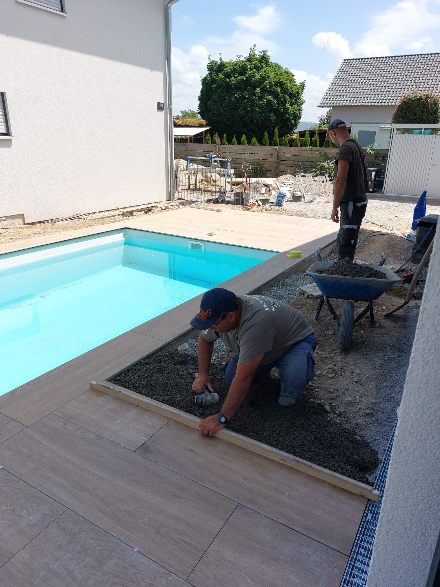 Poolumrandung in Beton