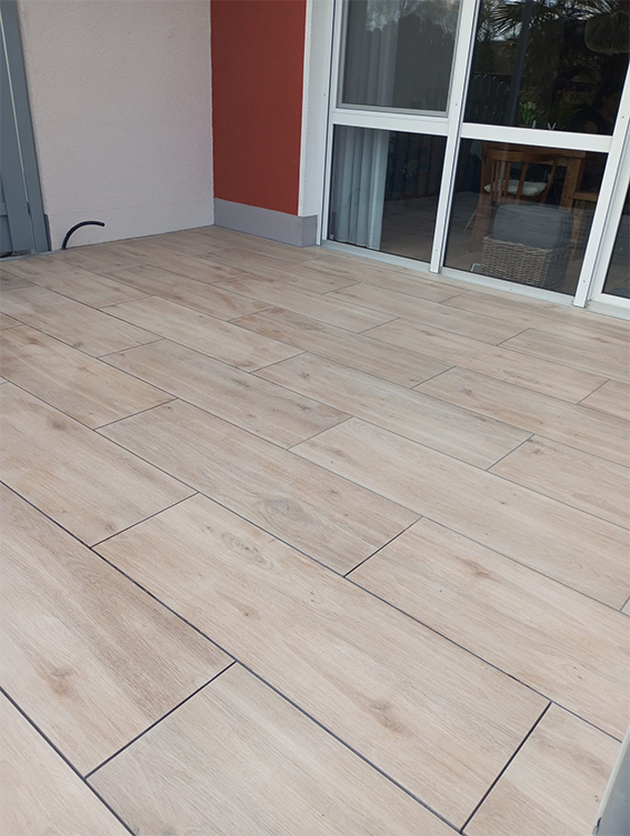 Terrasse neu gestalten mit Keramikplatten verlegt