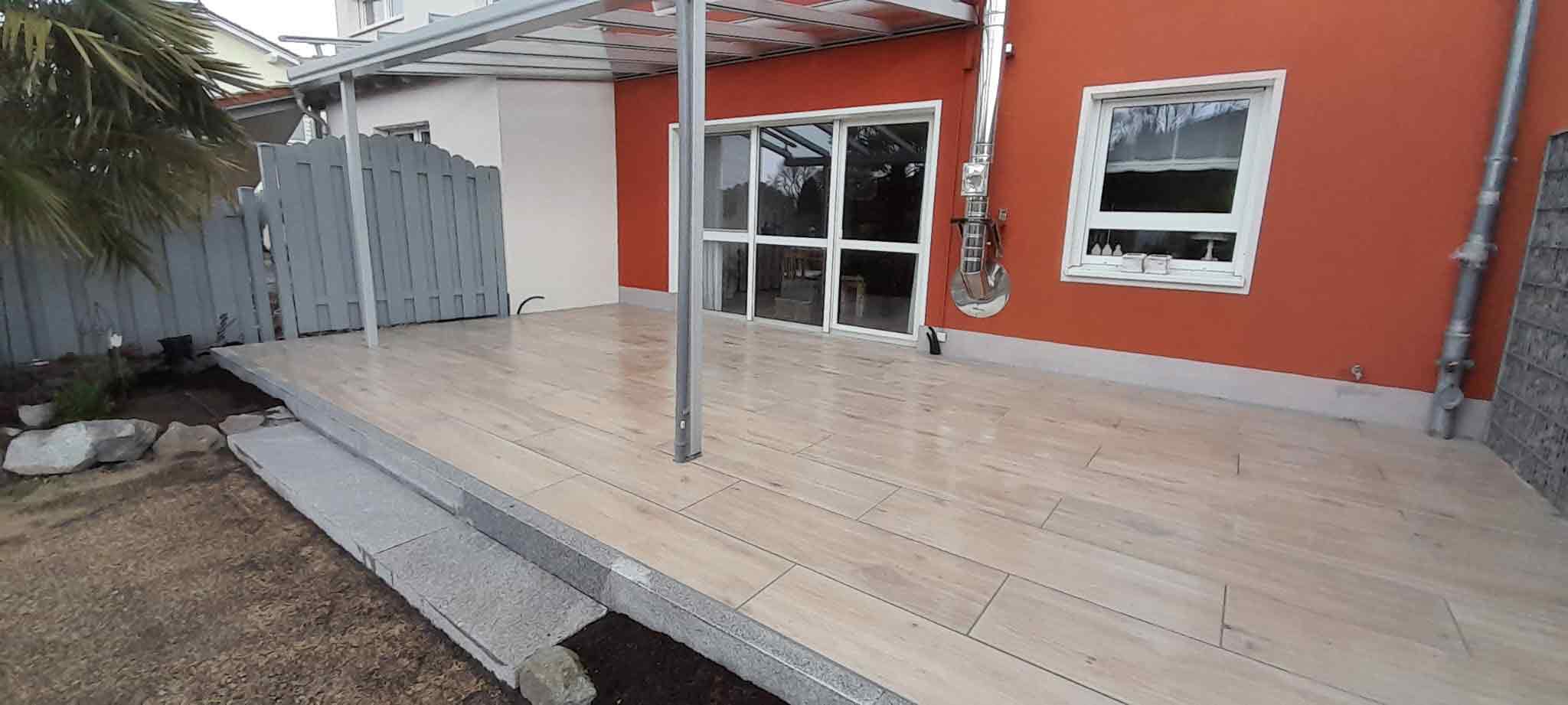 Terrasse neu gestalten mit Keramikplatten verlegt