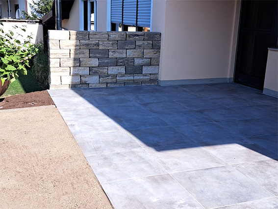 Terrasse neu gestalten mit Keramikplatten verlegt